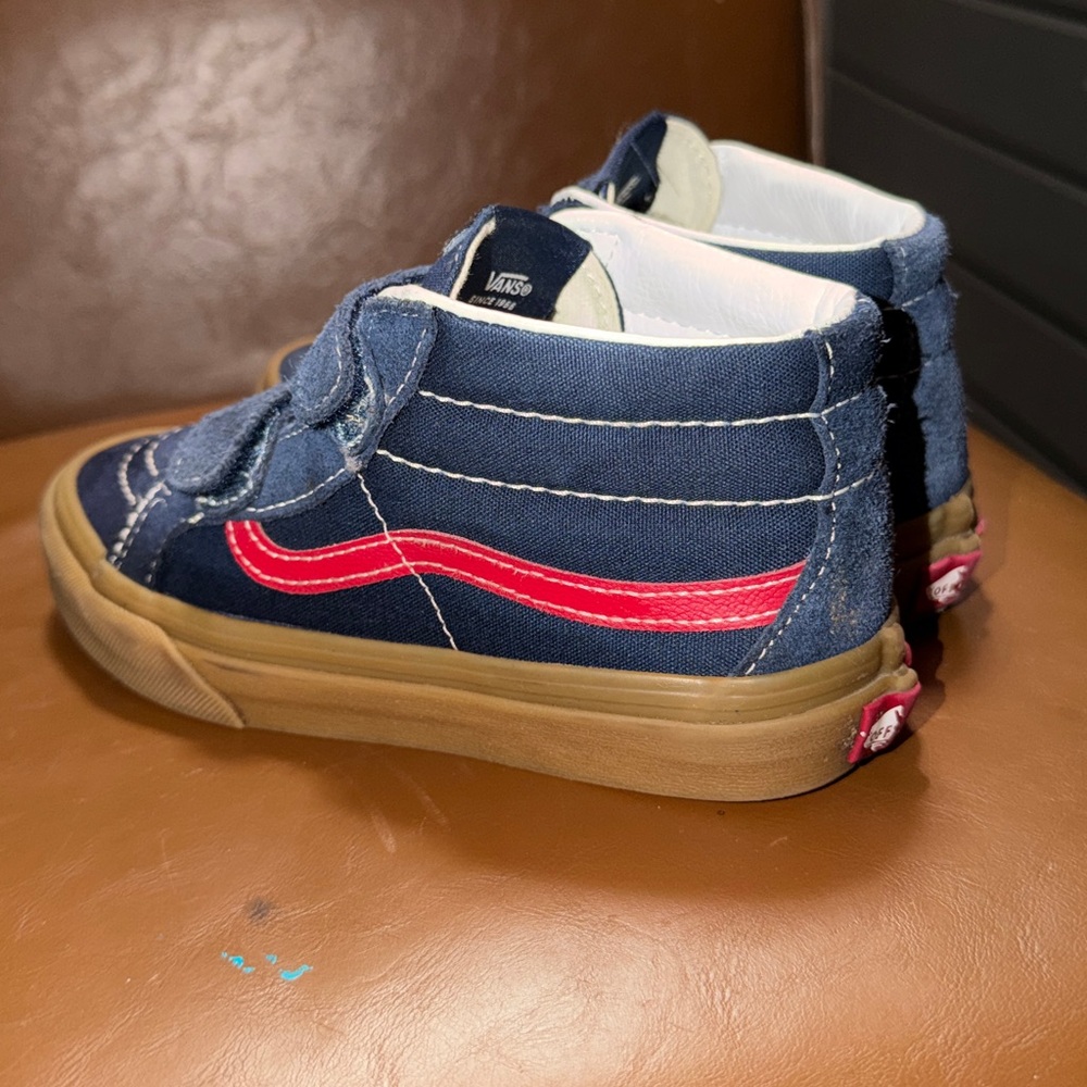 Vans Hi Top Velcro Skateboard Shoes in Little boys size 2 - Picture 2 of 7